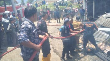 Quick Respon Brimob Polda Aceh, Padamkan Kebakaran Rumah Di Desa Penampaan, Gayo Lues